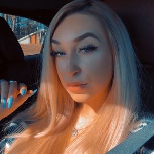 Meet your Posher, Leah